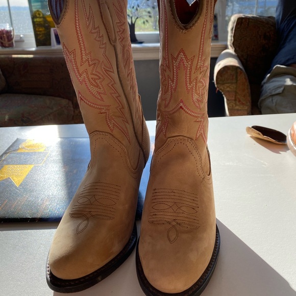 Shoes - Like new Masterson Cowgirl Boots